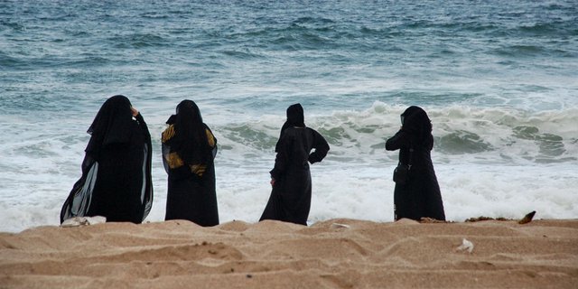 Arab Saudi Akan Izinkan Wisatawan Pakai Bikini, Alasannya...
