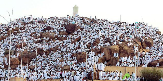 Ternyata Ada Mitos Sesat di Tugu Jabal Rahmah