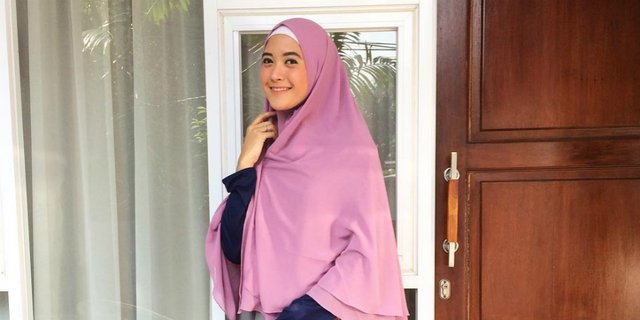 Adhitya Putri Bagikan Cara Pakai Hijab Tanpa Pentul