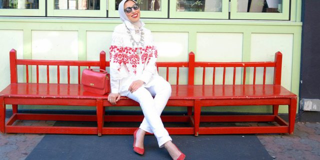 Inspirasi Busana Hijab Merah Putih Sambut HUT RI