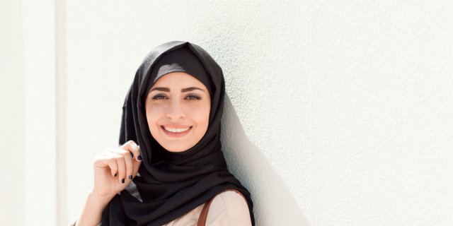 Tutorial Hijab Layering Syari yang Cantik nan Modern