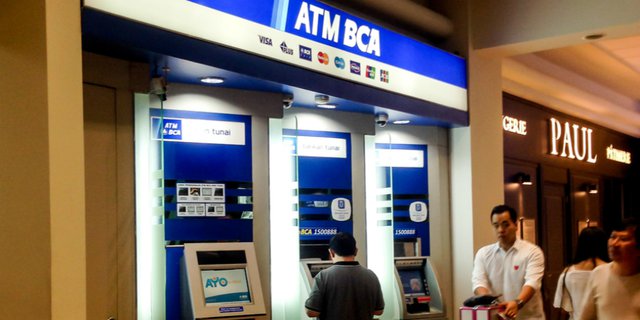 Asyik! BCA `Gratiskan` Biaya Tarik Tunai di ATM Bank Lain