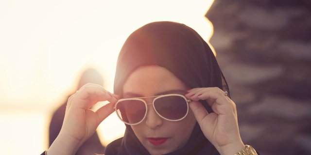 Begini Pilih Kacamata yang Benar untuk Hijaber