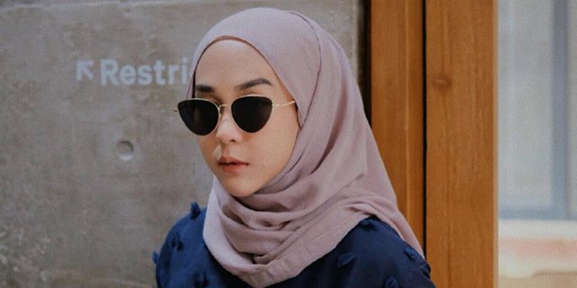 Tips Maksimalkan Gaya Hijab dengan Kemeja Oversized