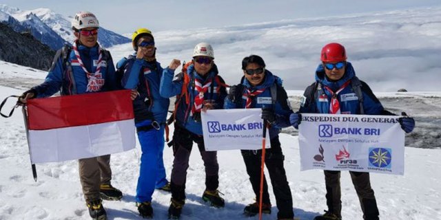 Pramuka Berhasil Kibarkan Merah Putih di Puncak-puncak Eropa