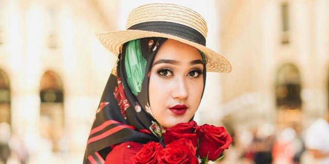 Begini Street Style Hijab Dian Pelangi Saat di New York