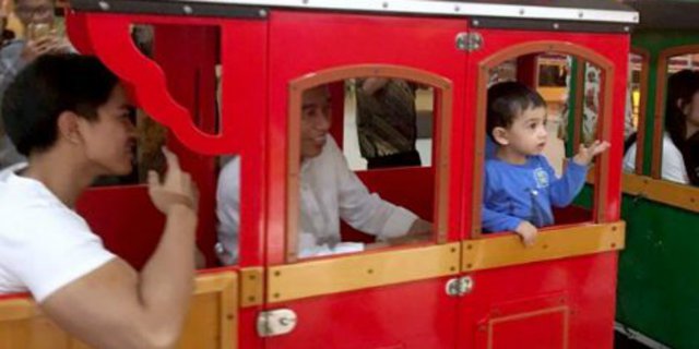 Demi Cucu, Presiden Jokowi Naik Kereta Mini