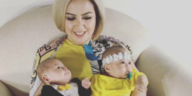 Tantangan Cynthia Lamusu Bawa Bayi Kembarnya ke Traveling