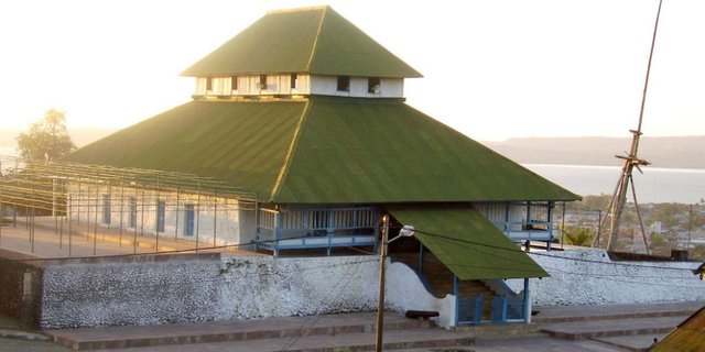 4 Masjid di Indonesia yang Menyimpan Misteri Keajaiban