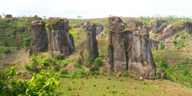Nggak Perlu ke Inggris, Indonesia Juga Punya 'Stonehenge' Lho