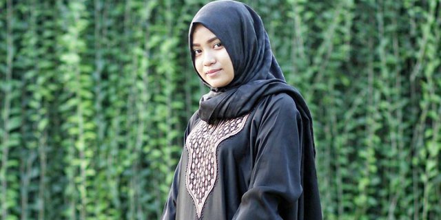 Intantya Putrie: Abaya Hitam Bisa Juga Buat Gaya Kasual