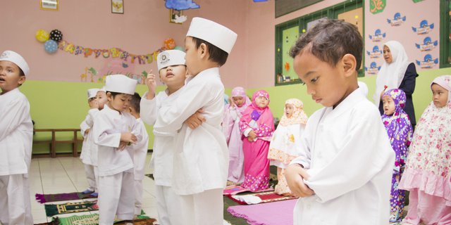 Menggetarkan Kisah Khalifah Umar Tertinggal Sholat Jemaah Dream Co Id