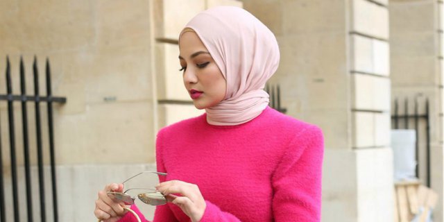 Inspirasi Kenakan Busana Hijab Musim Hujan untuk Hijaber