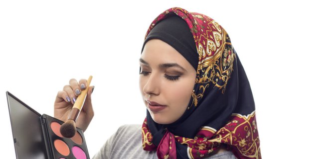 Tutorial Makeup Simpel ala Hijaber Cantik Asal Kuwait