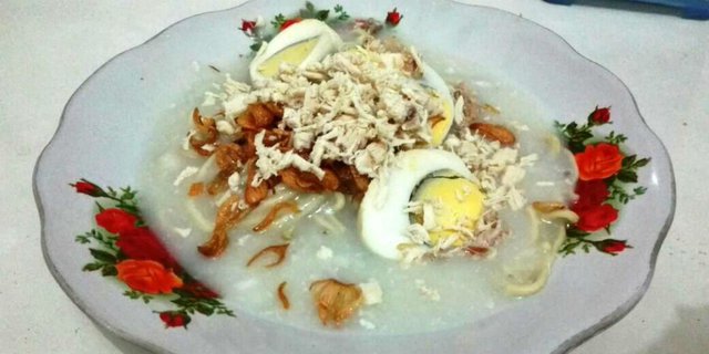 Kulineran di Cirebon, Wajib Icip Gurihnya Mi Koclok