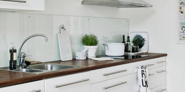 Inspirasi Ide Glass Backsplash untuk Dinding Dapur