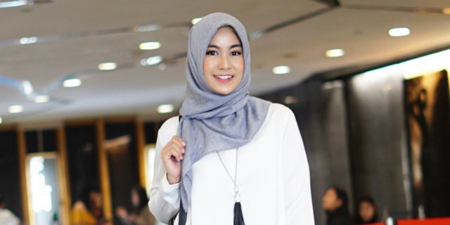 Begini Gaya Elegan Anisa Rahma Hadiri Singapura Fashion Week