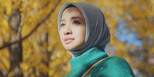 Inspirasi Gaya Hijab ala Bella Saat Liburan ke Korea