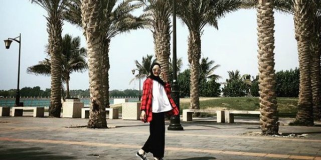 Rina Sempat Berdandan Ala Muslimah Arab Sebelum Lepas Hijab