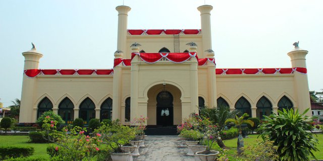Ke Riau, Yuk Lihat Cantiknya Istana Siak Sri Indrapura!
