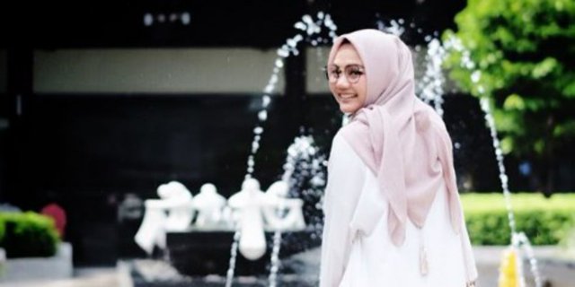 Mengejutkan! Rina Nose Unggah Video Masih Kenakan Hijab