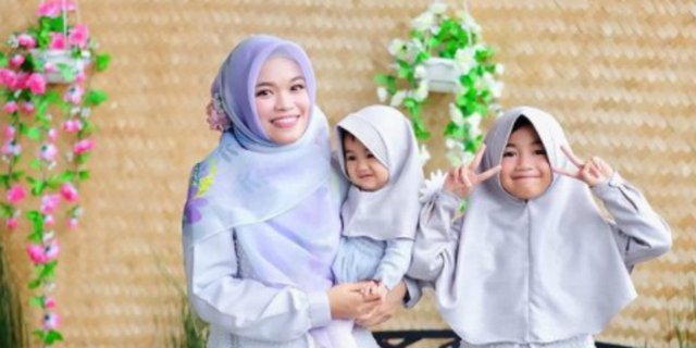 Lihat! Gaya Hijab ala Cucu Aa Gym Bikin Gemas