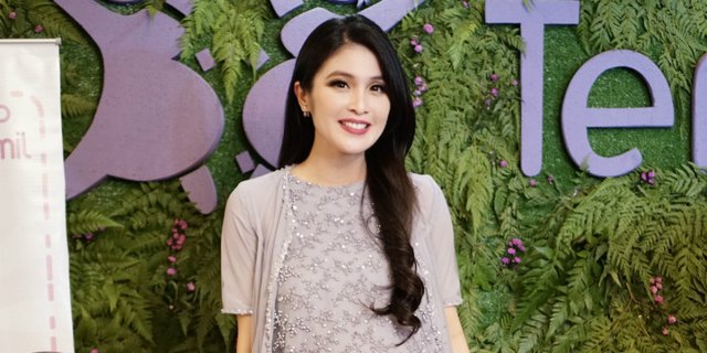 Hamil Makin Besar, Celana Sandra Dewi Robek di Mal  