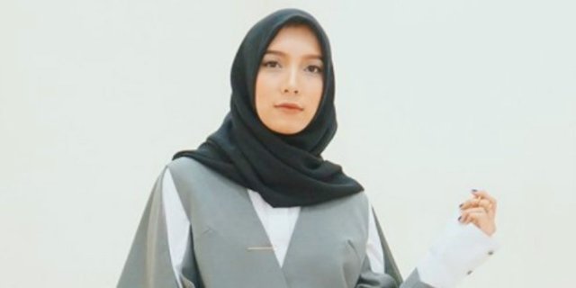 Tips Padupadan Tren Hijab Akhir Tahun ala Jenahara Nasution