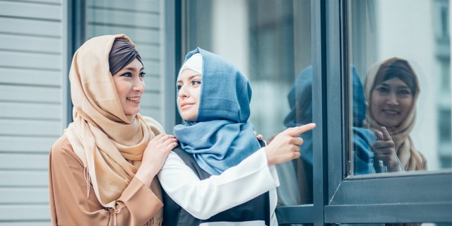 Tips Memilih Hijab dan Baju yang Nyaman Saat Musim Hujan