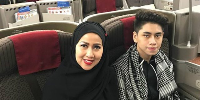 Umroh Bareng Anak, Penampilan Venna Melinda Curi Perhatian