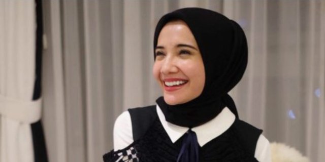 Padupadan Busana Non Hijab yang Kece Abis Ala Zaskia Sungkar