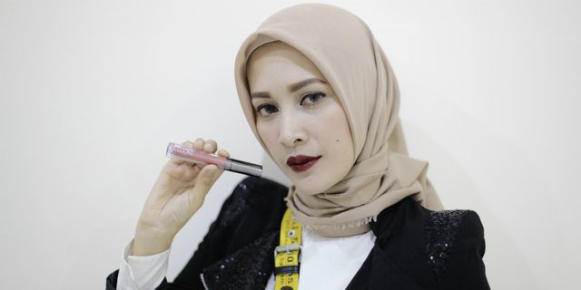 5 Trik Paduan Warna Hijab dan Lipstik ala Anunk Aqeela