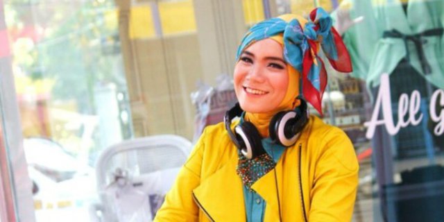 Kabar Terkini DJ Berhijab Asal Bandung, Dewi Satchy
