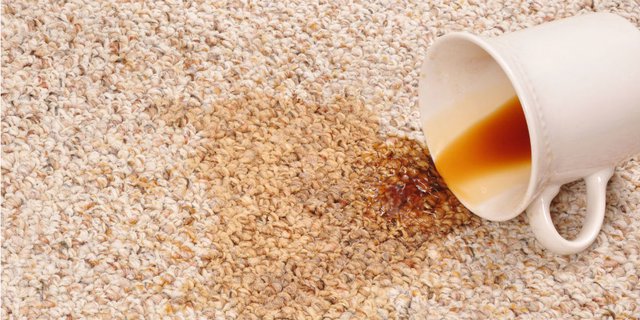 Cara Efektif Hilangkan Noda Kopi Membandel di Karpet