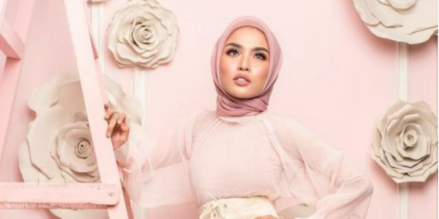 Intip Bocoran Tren Busana Hijab 2018 Ala Medina Zein