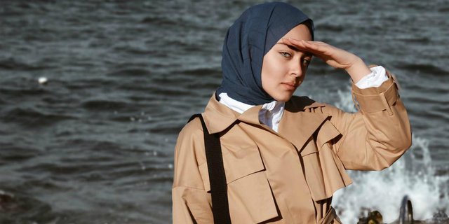 Bleumer: Referensi Gaya Busana Coat untuk Hijaber