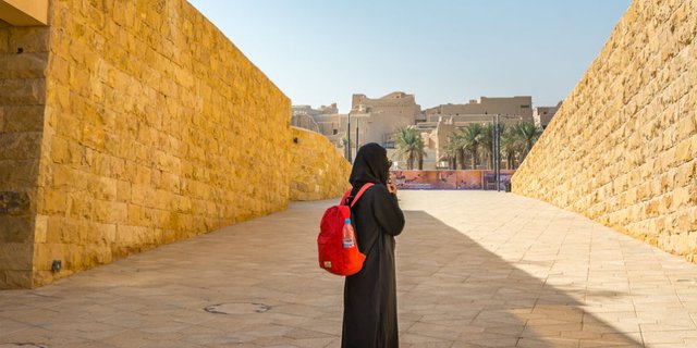 Kini Turis Wanita Bebas Traveling ke Arab Saudi Tanpa Mahram 