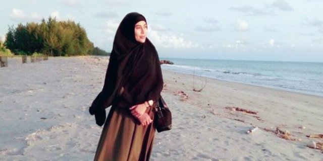 Kegagalan Pernikahan, Tato Hingga Hijab Syari Cinta Penolope