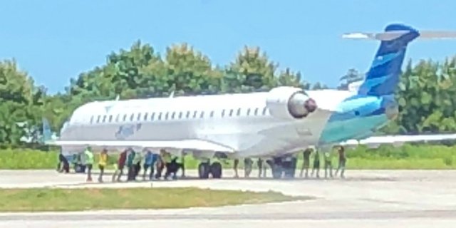 Cerita Sebenarnya Viral Pesawat Garuda Didorong di Bandara