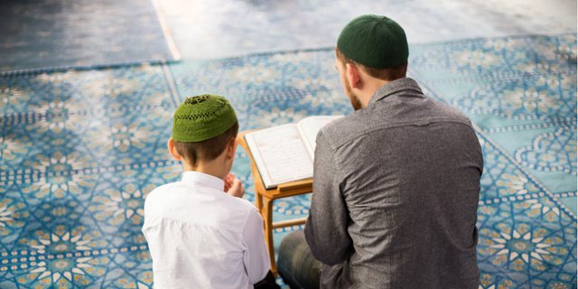 Bukan Cuma Memberi Nafkah, Ini Tugas Ayah dalam Islam