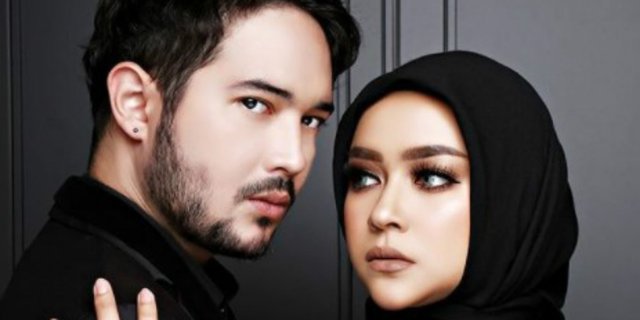 Kemesraan Artis Berhijab Aryani Fitriana Bersama Donny Michael