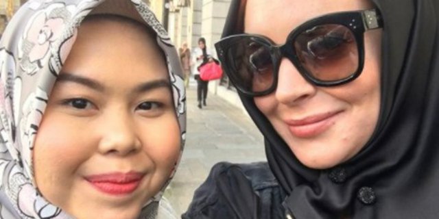 Heboh Lindsay Lohan berhijab, Dibantu Hiijabers Indonesia