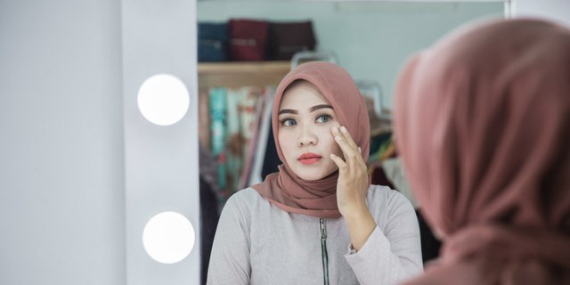 Kenali Jenis Jerawat dan Cara Memilih Makeup yang Tepat