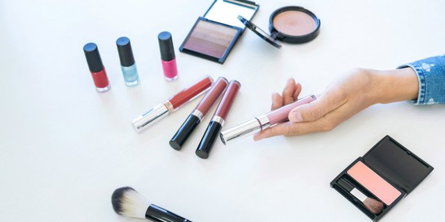 4 Tips Memanfaatkan Makeup Kadaluarsa Sebelum Dibuang