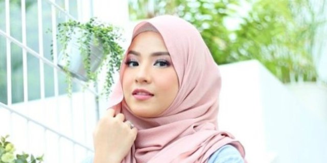 Intip Hijab Simpel Tanpa Jarum Pentul Ala Natasha Rizky