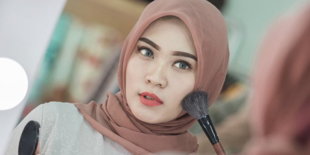Maksimalkan Pemakaian Pelembab Wajah dengan Kuas Makeup