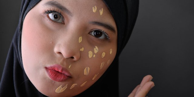 Mengatasi Foundation Retak Tanpa Menghapus Makeup