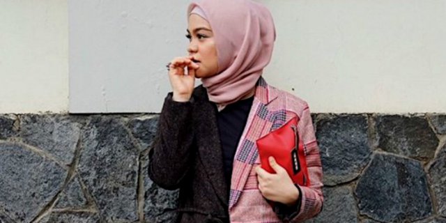 5 Inspirasi Kenakan Oversized Blazer Tanpa Terlihat Kebesaran