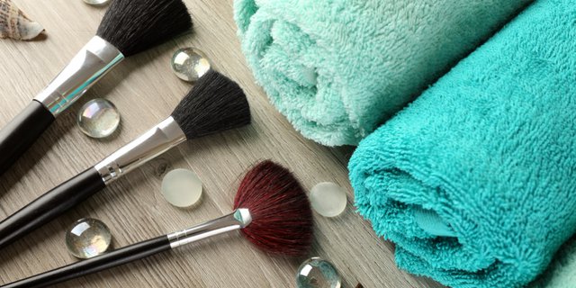 Cara Praktis Mencuci Kuas dan Spons Makeup Agar Bebas Bakteri