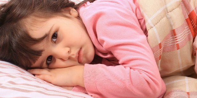 Camilan yang Harus Dihindari Si Kecil Demi Tidur Berkualitas